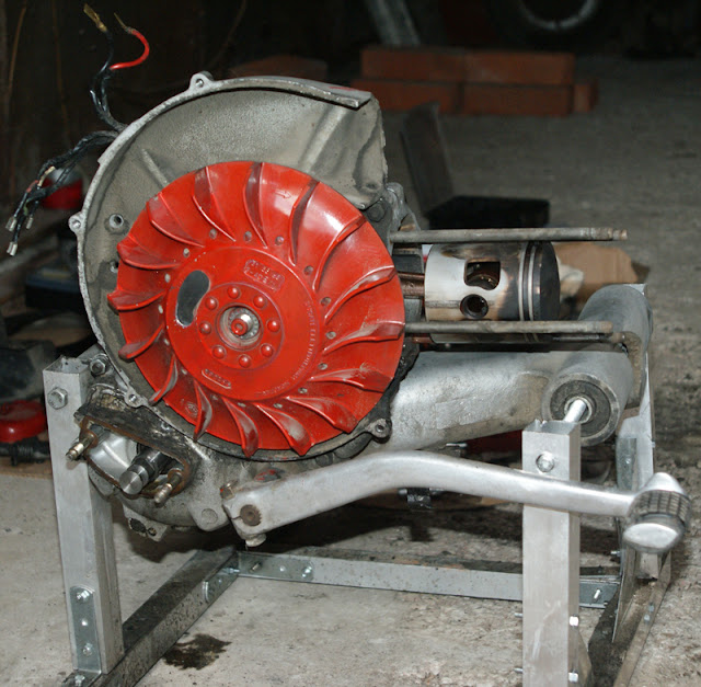 Modern Vespa home made engine stand for a p200 (+UPD on engine teardown)